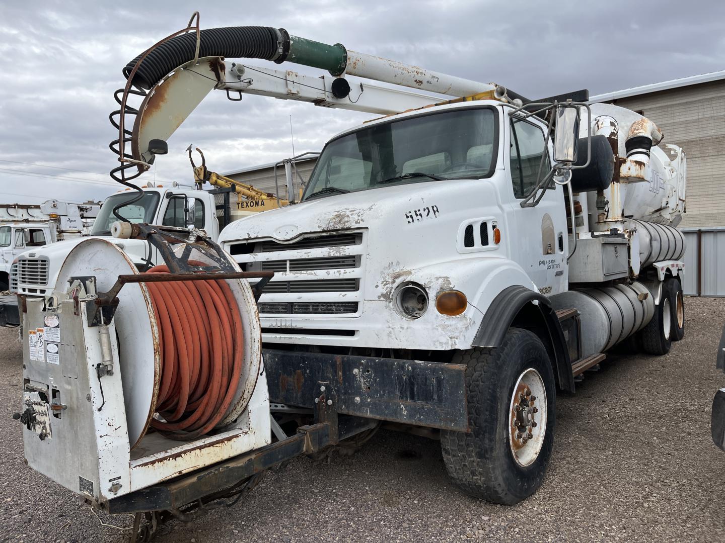 imagenes/INVOICE/2016/12277/CAMION_CON_EQUIPO_VACTOR_2110_1.JPG