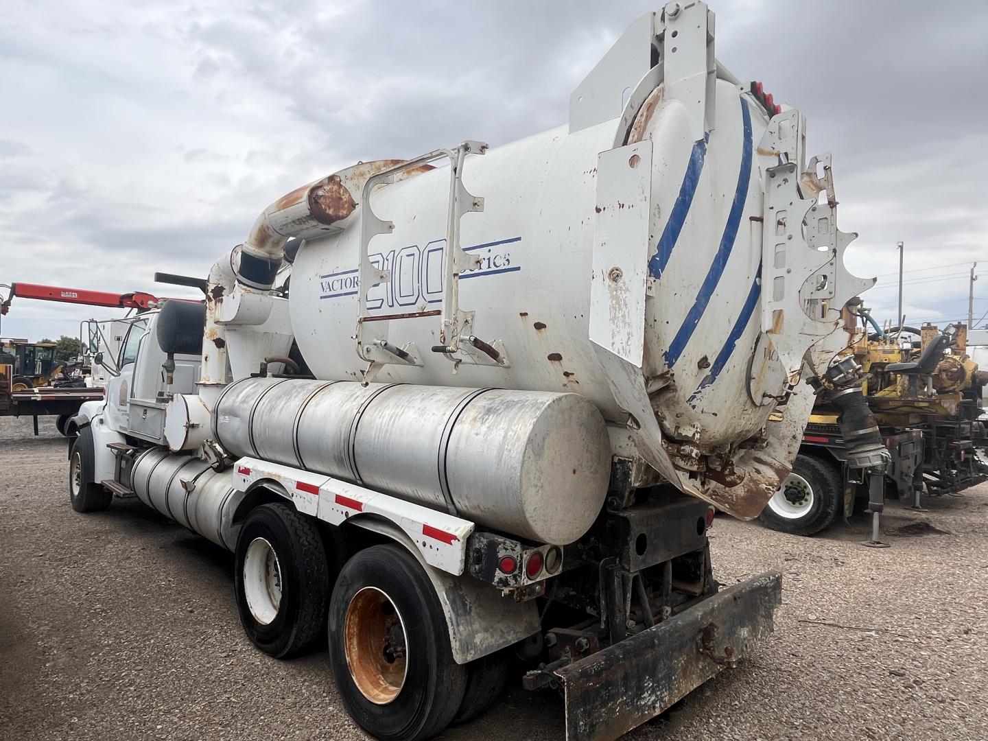 imagenes/INVOICE/2016/12277/CAMION_CON_EQUIPO_VACTOR_2110_10.JPG