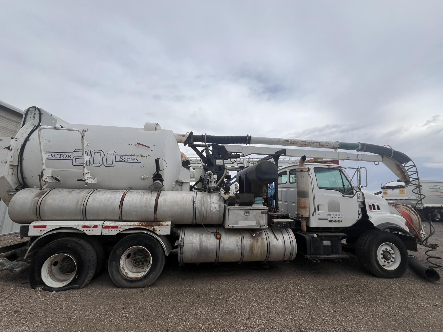 imagenes/INVOICE/2016/12277/CAMION_CON_EQUIPO_VACTOR_2110_13.JPG