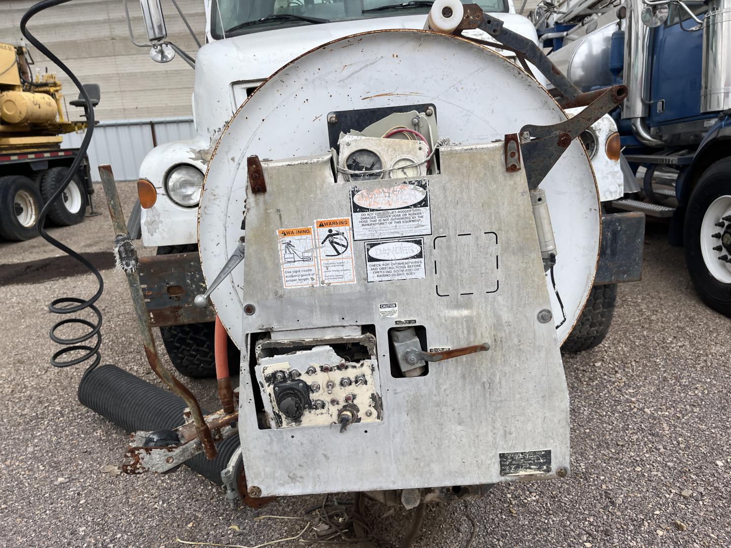 imagenes/INVOICE/2016/12277/CAMION_CON_EQUIPO_VACTOR_2110_2.JPG