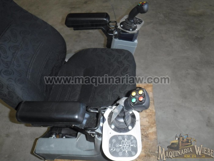 ASIENTO CON CONTROLES 