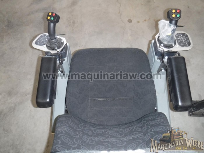 ASIENTO CON CONTROLES 