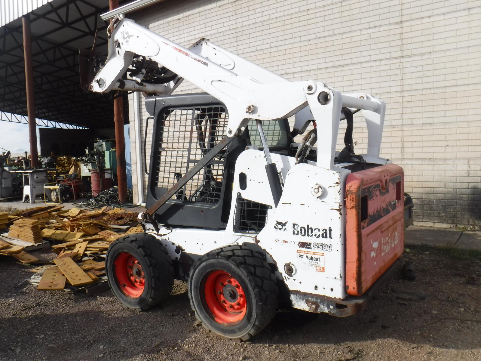 BOBCAT S590