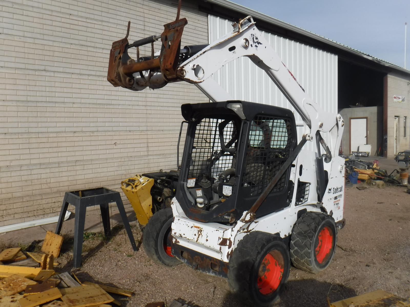 BOBCAT S590