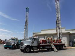 PERFORADORA DE POZOS INGERSOLL-RAND TH60 