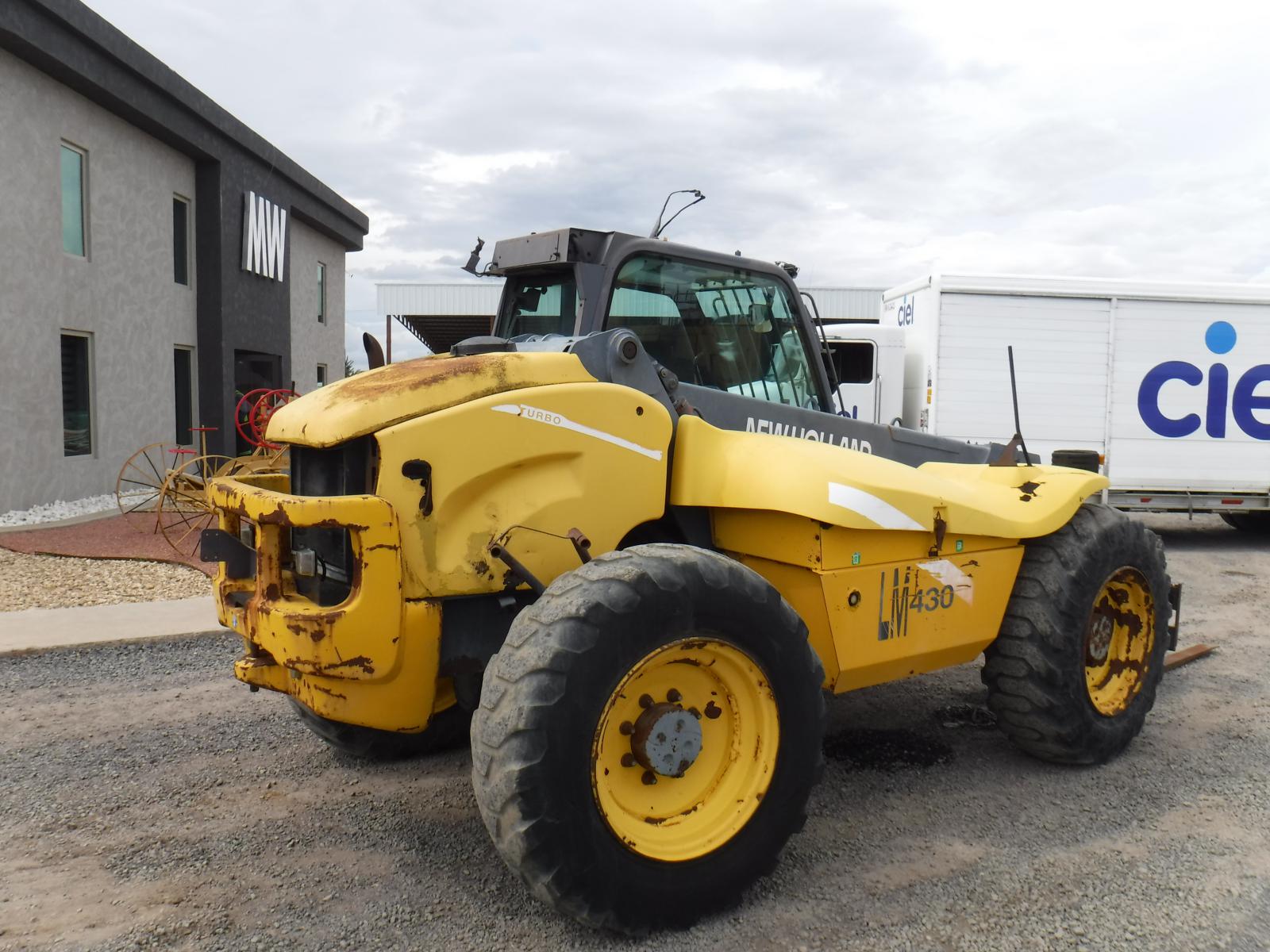 MONTACARGAS TELESCOPICO NEW HOLLAND LM430