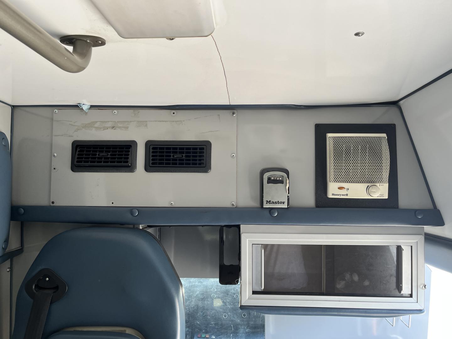 imagenes/INVOICE/2019/16366/Ambulancia_Ford_E-350__12.JPG