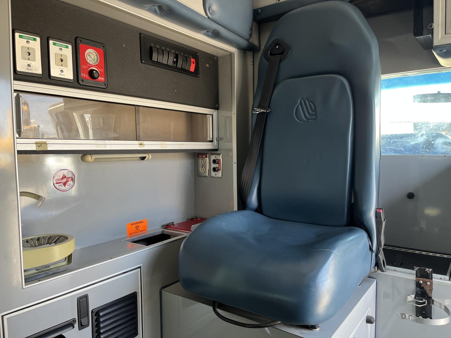 imagenes/INVOICE/2019/16366/Ambulancia_Ford_E-350__13.JPG