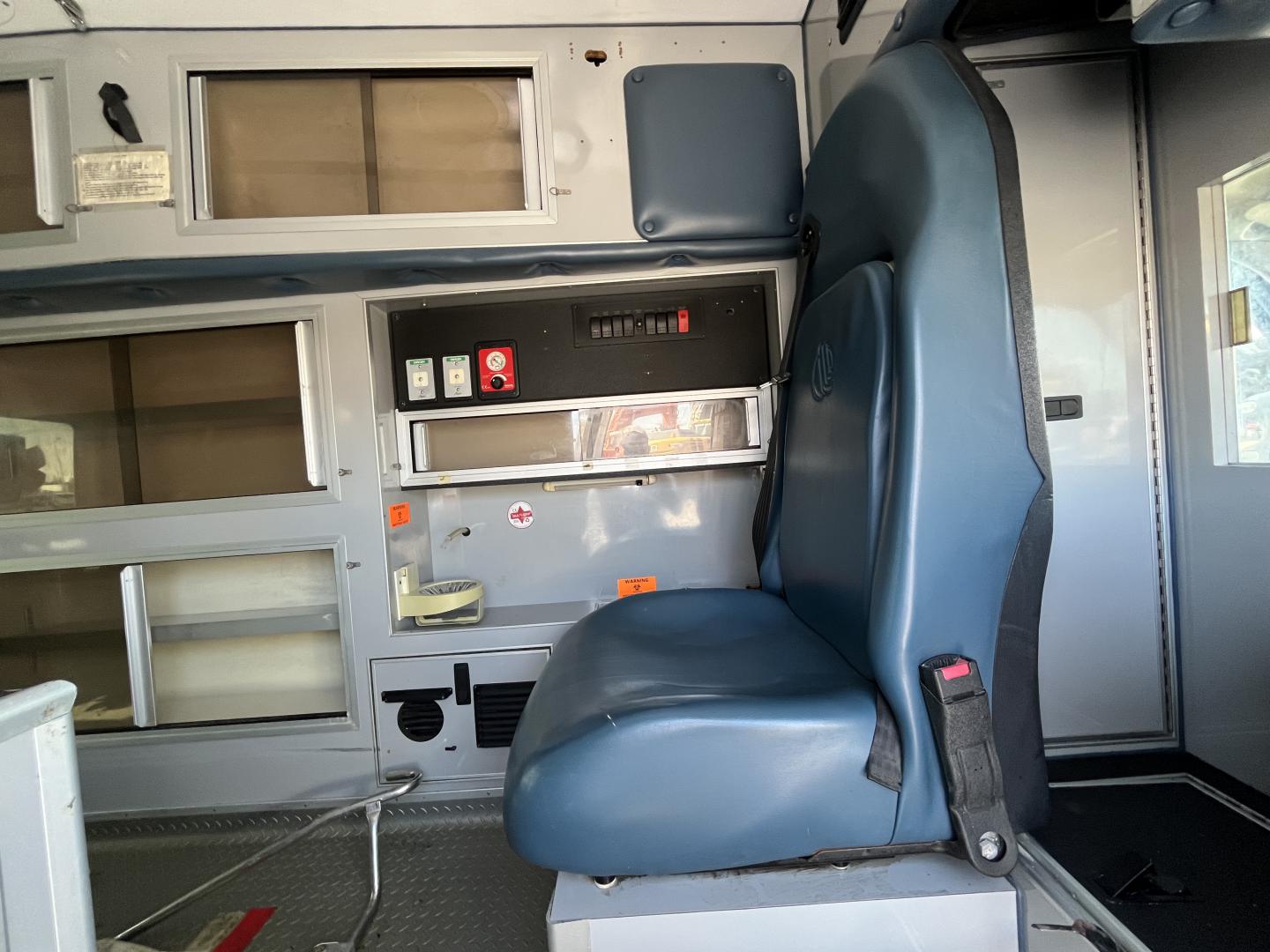 imagenes/INVOICE/2019/16366/Ambulancia_Ford_E-350__14.JPG