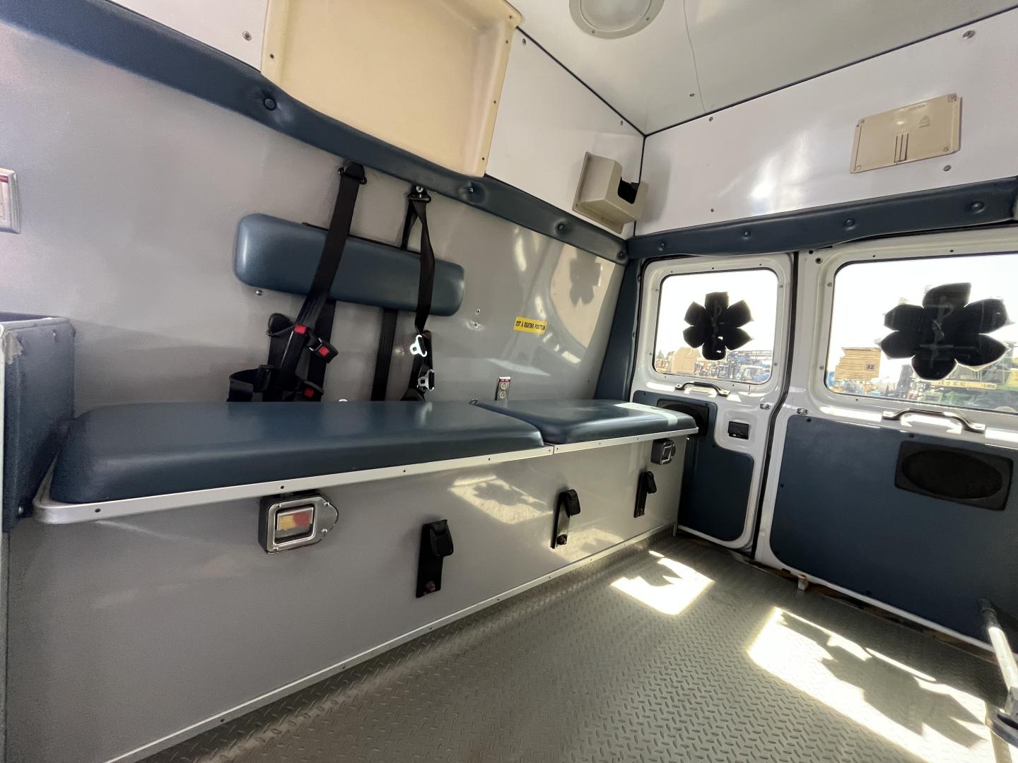 imagenes/INVOICE/2019/16366/Ambulancia_Ford_E-350__16.JPG