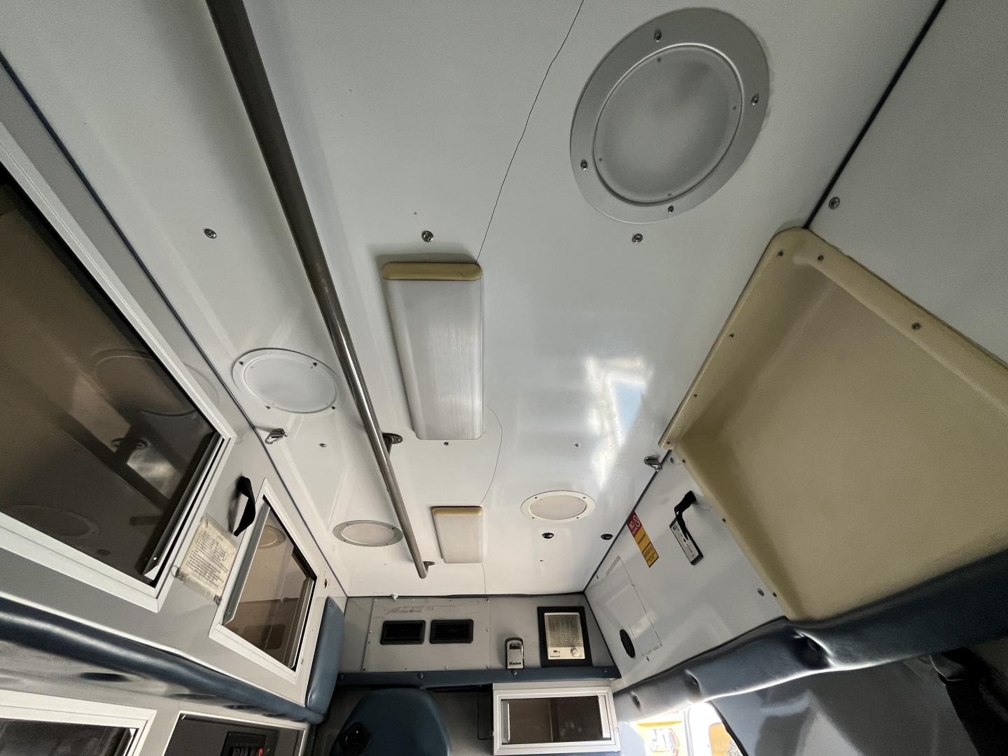 imagenes/INVOICE/2019/16366/Ambulancia_Ford_E-350__18.JPG