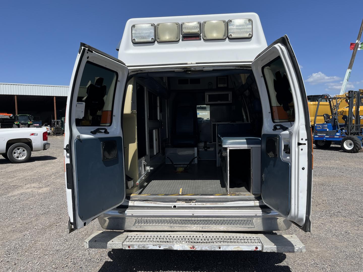 imagenes/INVOICE/2019/16366/Ambulancia_Ford_E-350__43.JPG