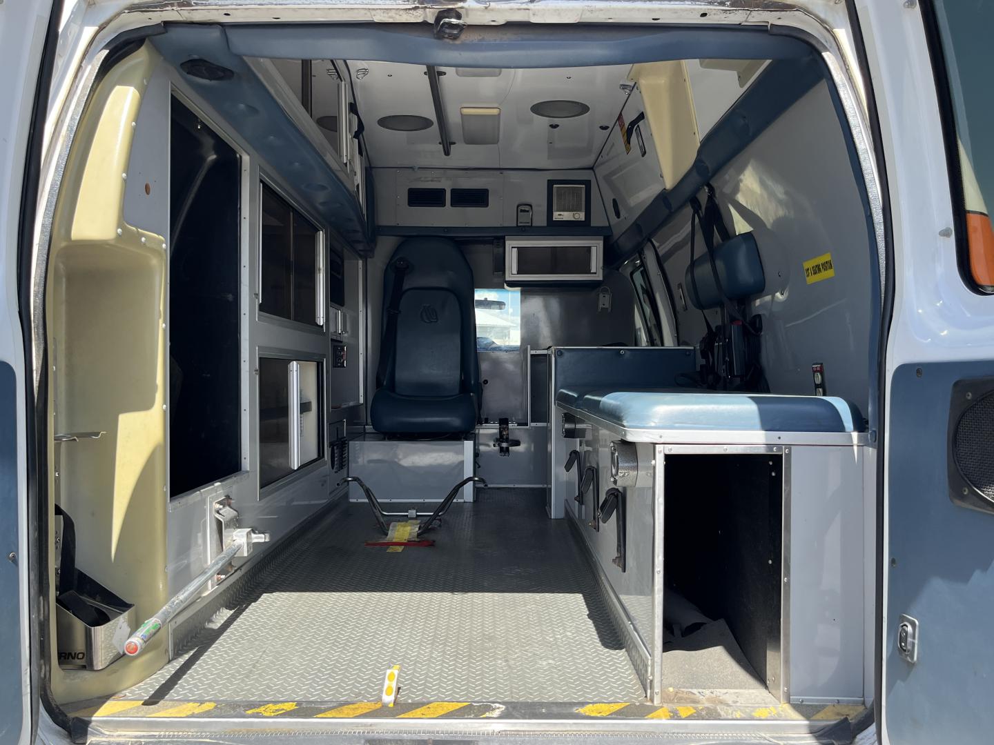 imagenes/INVOICE/2019/16366/Ambulancia_Ford_E-350__44.JPG