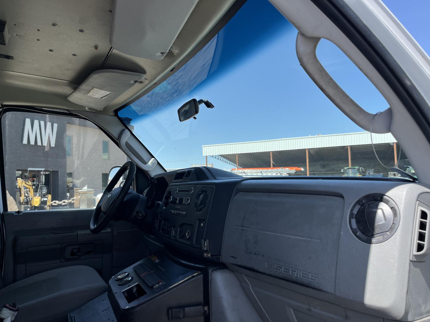 imagenes/INVOICE/2019/16366/Ambulancia_Ford_E-350__48.JPG