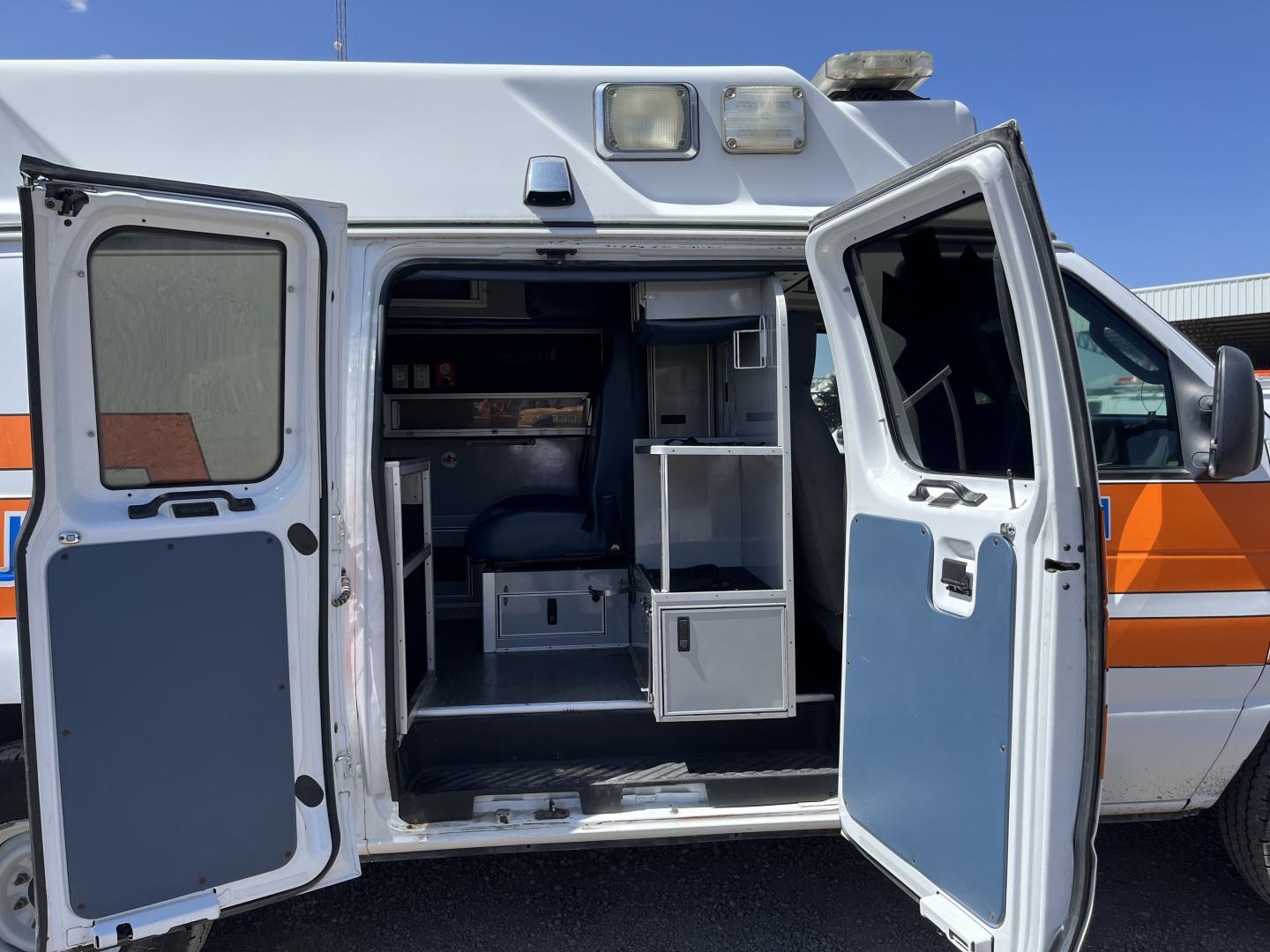 imagenes/INVOICE/2019/16366/Ambulancia_Ford_E-350__9.JPG