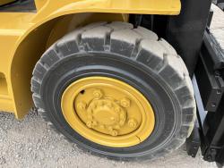 MONTACARGAS CATERPILLAR 80  A GAS 