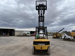 MONTACARGAS CATERPILLAR 80  A GAS 