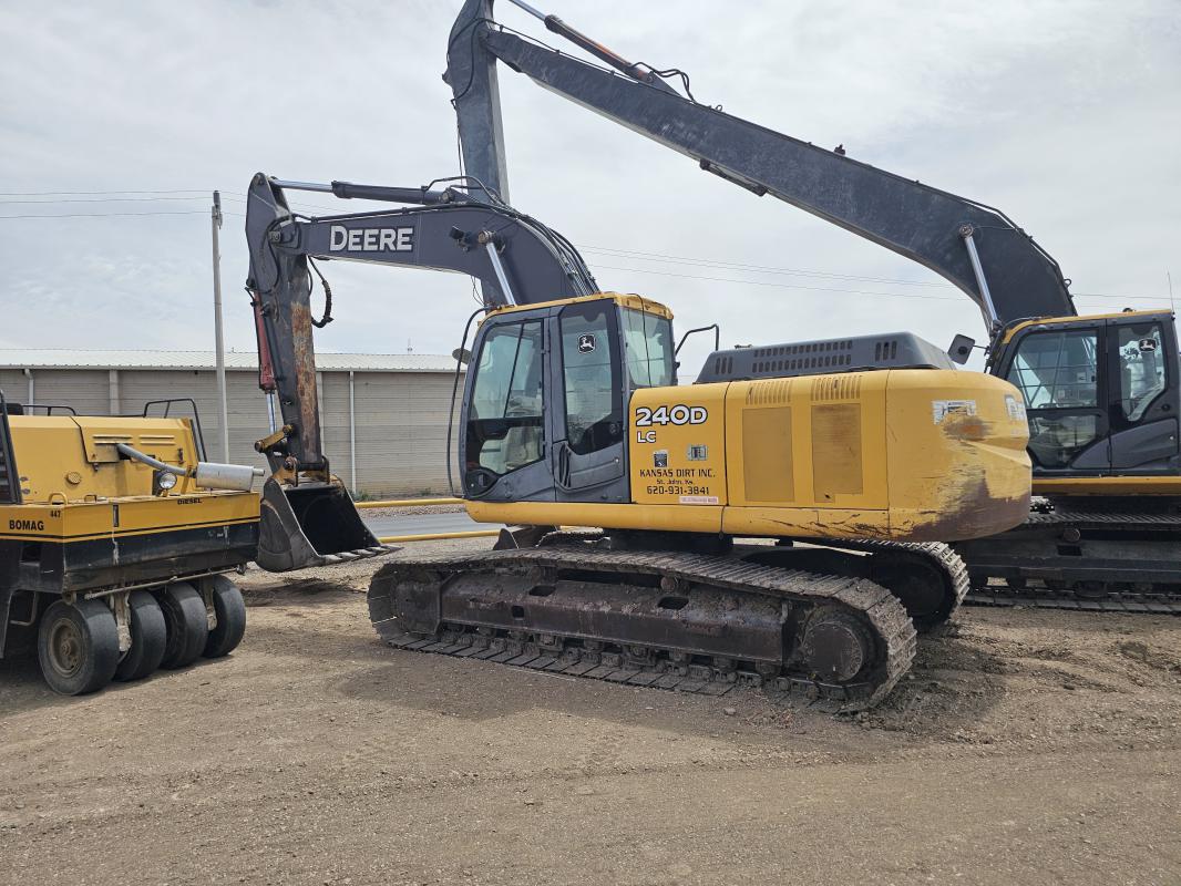 imagenes/INVOICE/2019/16844/JOHN_DEERE_240D_4.jpg
