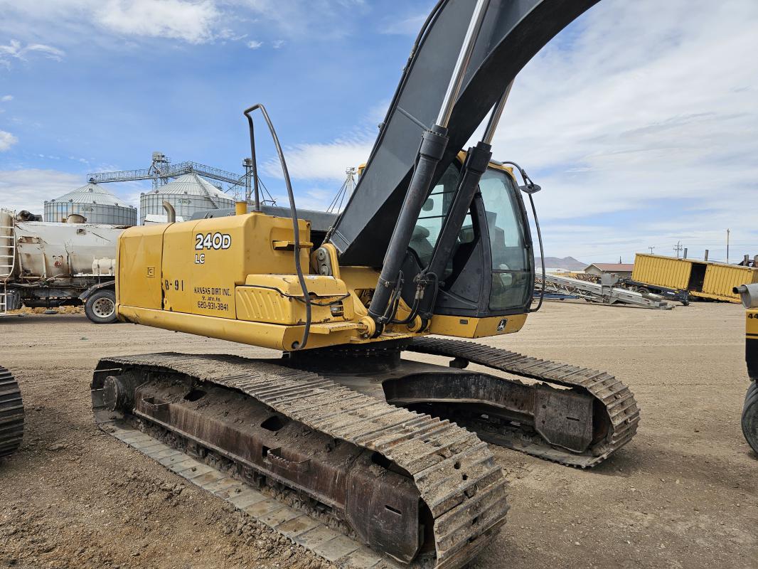 imagenes/INVOICE/2019/16844/JOHN_DEERE_240D_8.jpg