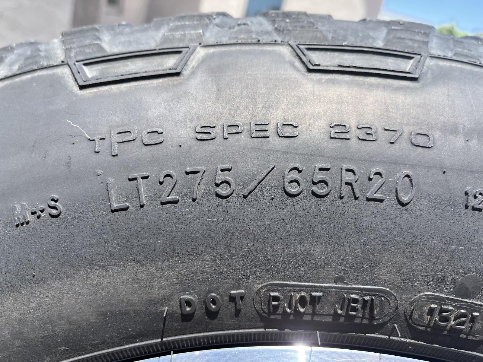 LOTE DE 3 LLANTAS GOODYEAR WRANGLER LT275/65R20 CON SU RIN