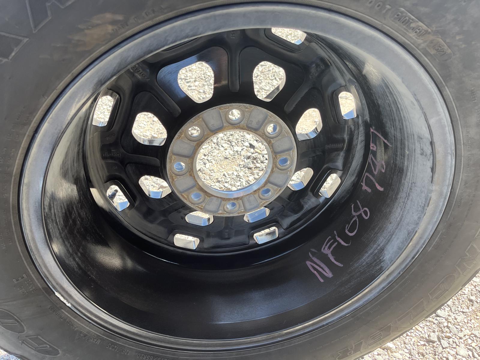 LOTE DE 3 LLANTAS GOODYEAR WRANGLER LT275/65R20 CON SU RIN