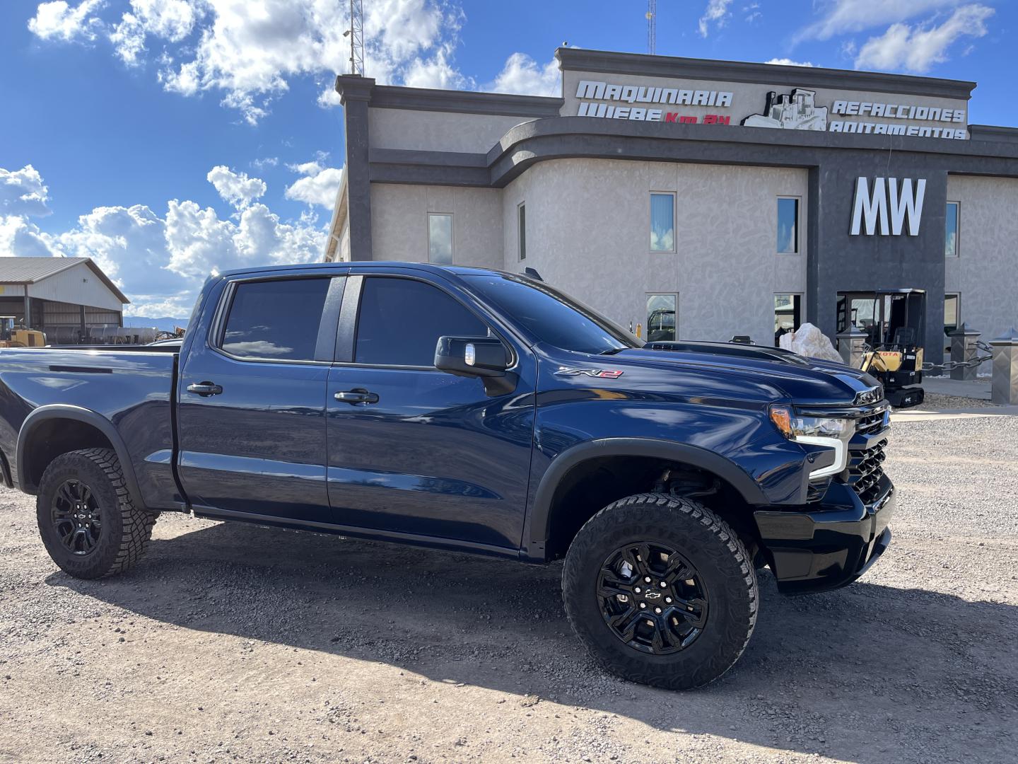 imagenes/INVOICE/2019/17788/Pickup__Chevrolet_cheyenne_ZR2_1.JPG