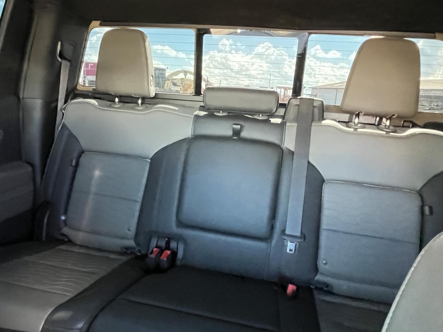 imagenes/INVOICE/2019/17788/Pickup__Chevrolet_cheyenne_ZR2_19.JPG