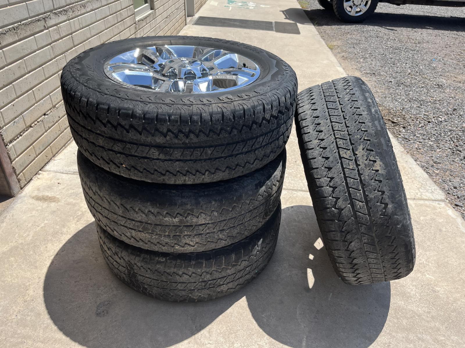 LOTE DE LLANTAS BRIDGESTONE 275/60R20 CON SU RIN