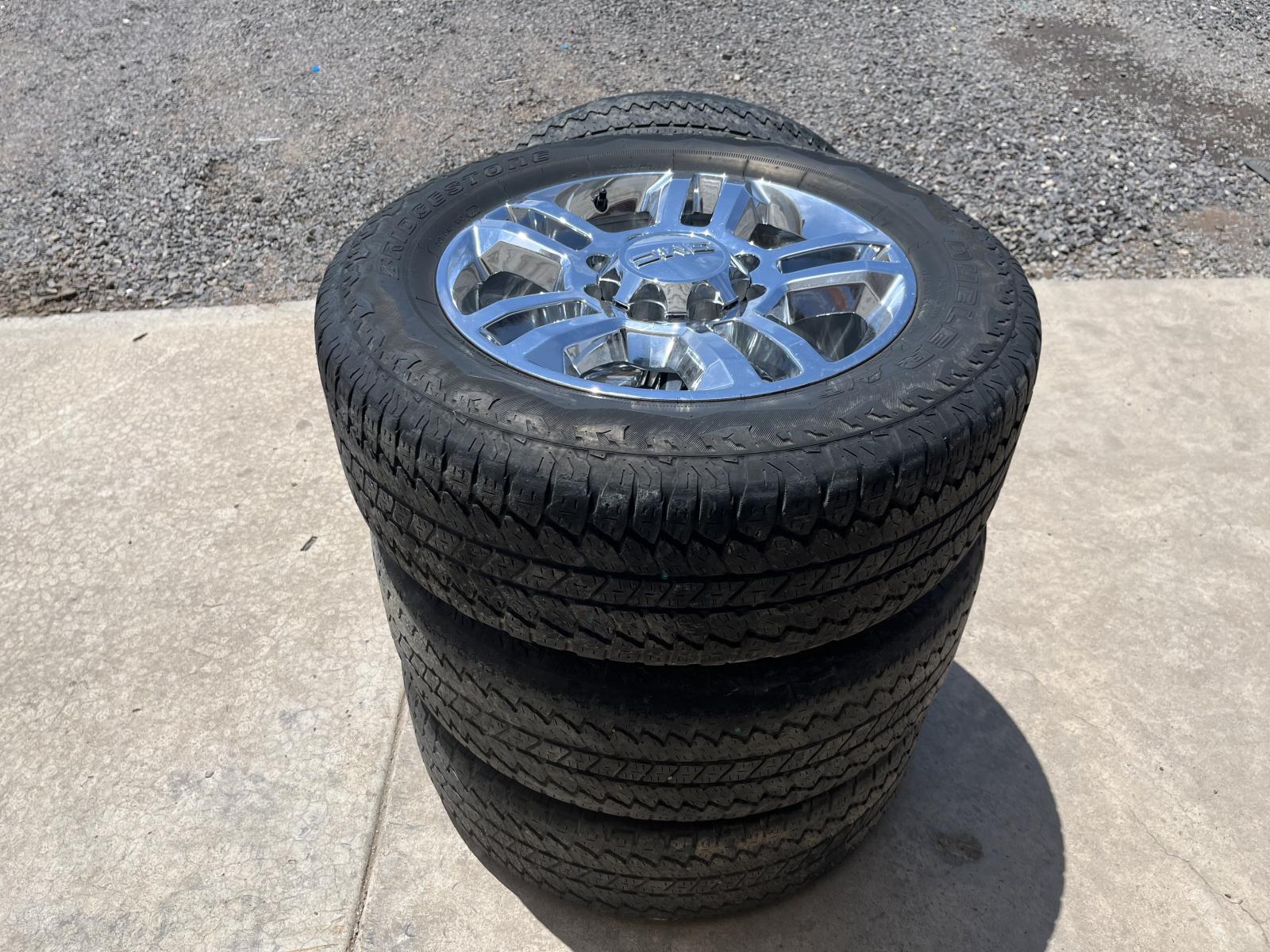 LOTE DE LLANTAS BRIDGESTONE 275/60R20 CON SU RIN