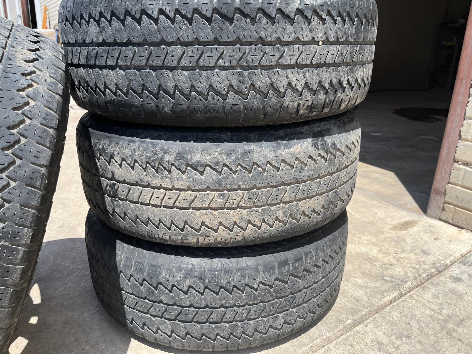 LOTE DE LLANTAS BRIDGESTONE 275/60R20 CON SU RIN