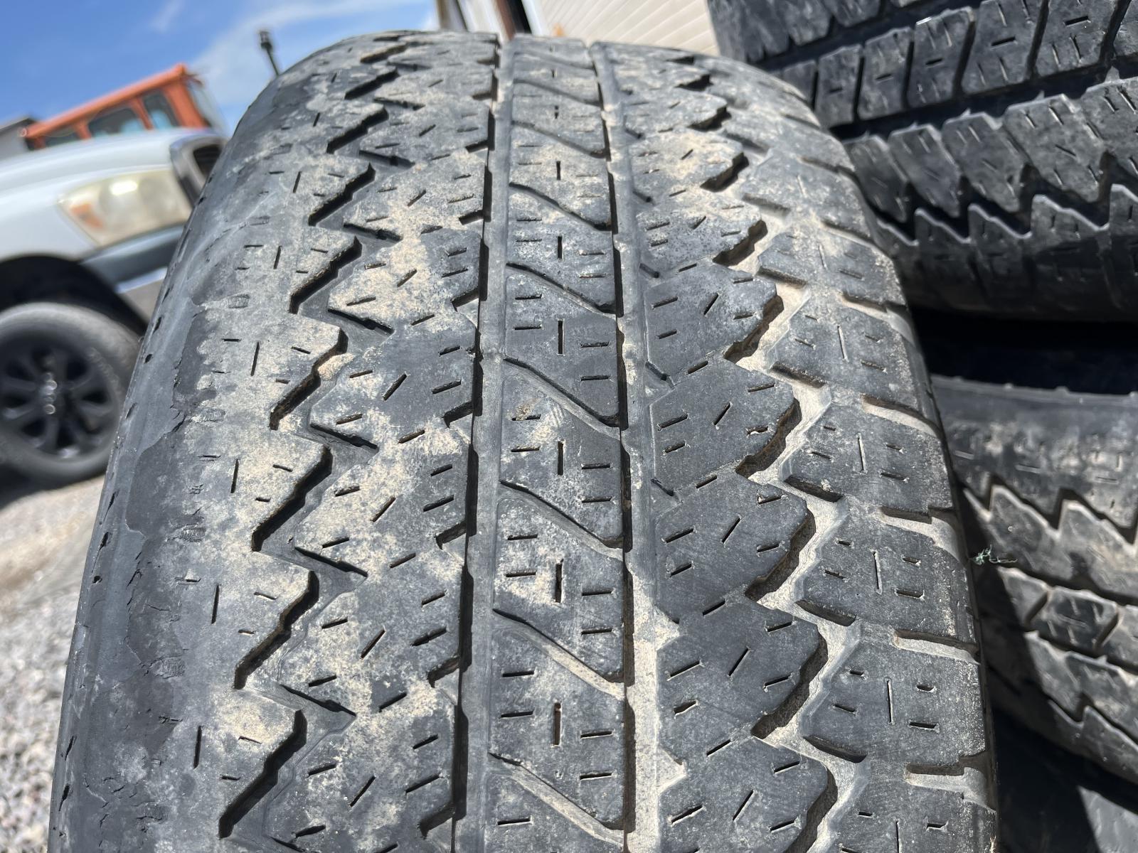 LOTE DE LLANTAS BRIDGESTONE 275/60R20 CON SU RIN