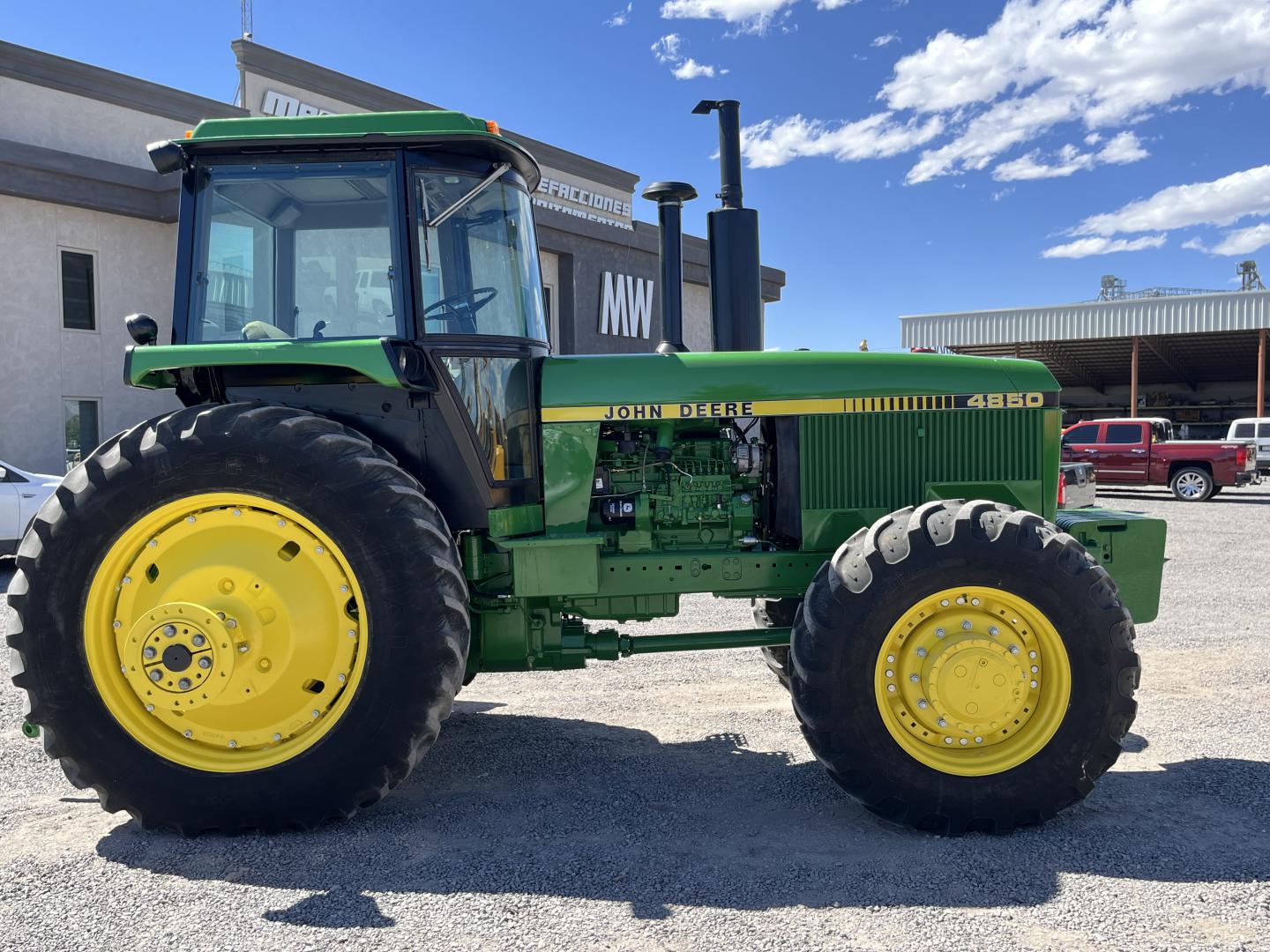 imagenes/INVOICE/2019/18129/TRACTOR_JOHN_DEERE_4850_3.JPG