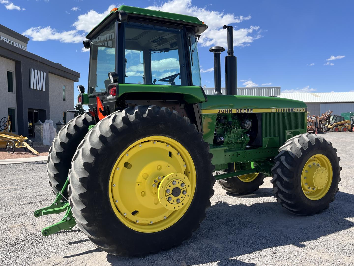 imagenes/INVOICE/2019/18129/TRACTOR_JOHN_DEERE_4850_4.JPG