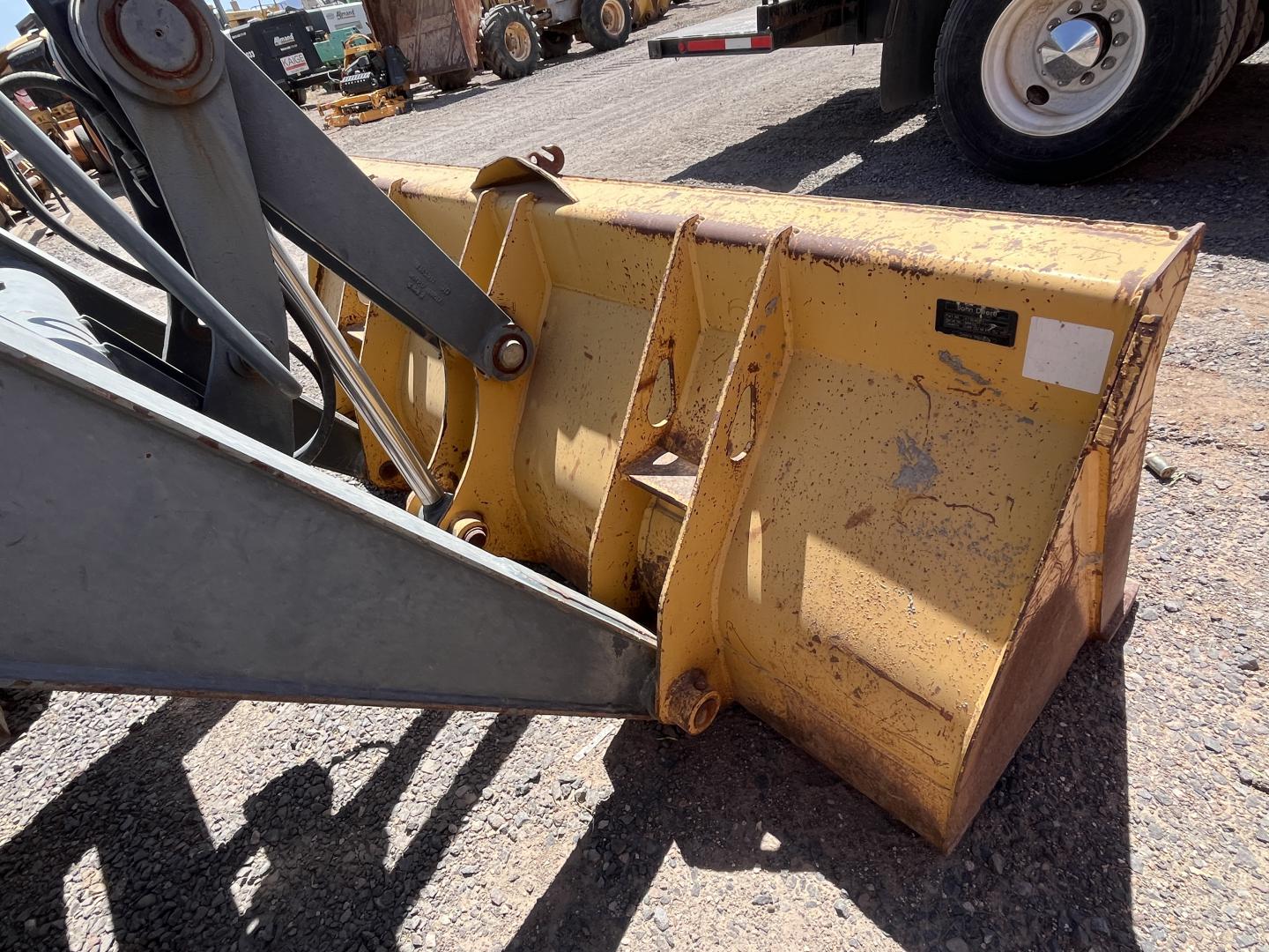 imagenes/INVOICE/2019/18267/CARGADOR_CON_ESCREPA_JOHN_DEERE_210K_11.JPG