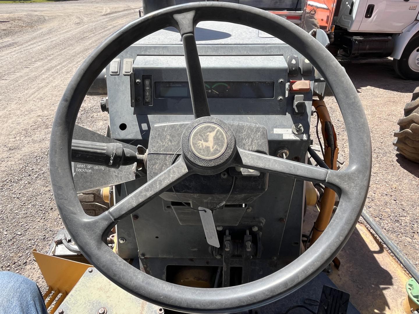 imagenes/INVOICE/2019/18267/CARGADOR_CON_ESCREPA_JOHN_DEERE_210K_19.JPG