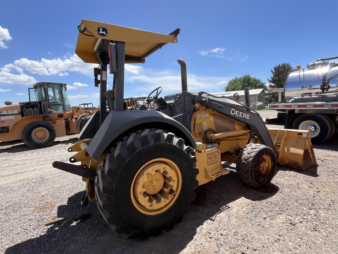 imagenes/INVOICE/2019/18267/CARGADOR_CON_ESCREPA_JOHN_DEERE_210K_22.JPG