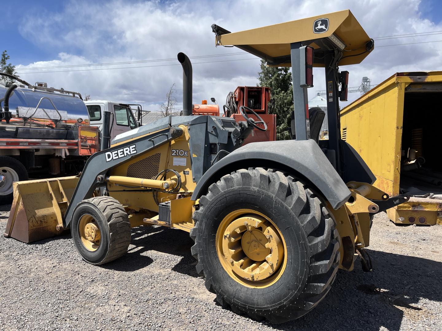imagenes/INVOICE/2019/18267/CARGADOR_CON_ESCREPA_JOHN_DEERE_210K_7.JPG