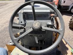 CARGADOR CON ESCREPA JOHN DEERE 210K