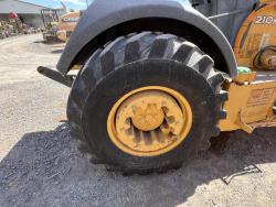 CARGADOR CON ESCREPA JOHN DEERE 210K
