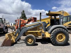 CARGADOR CON ESCREPA JOHN DEERE 210K
