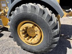 CARGADOR CON ESCREPA JOHN DEERE 210K
