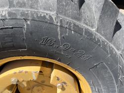 CARGADOR CON ESCREPA JOHN DEERE 210K
