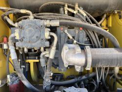NEW HOLLAND EC215
