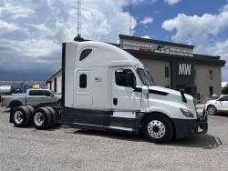 FREIGHTLINER CASCADIA 126