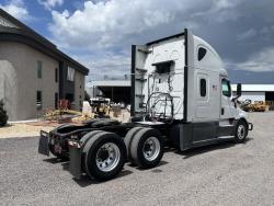 FREIGHTLINER CASCADIA 126