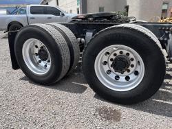 FREIGHTLINER CASCADIA 126