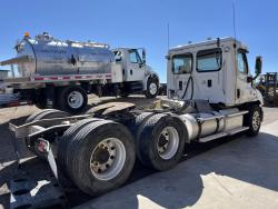 FREIGHTLINER CASCADIA 113