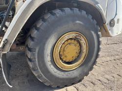 CAMION DE SERVICIO CAT 730 PARA REFACCIONES