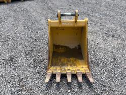 CUCHARON JOHN DEERE DE 24 PULGADAS