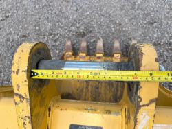 CUCHARON JOHN DEERE DE 24 PULGADAS